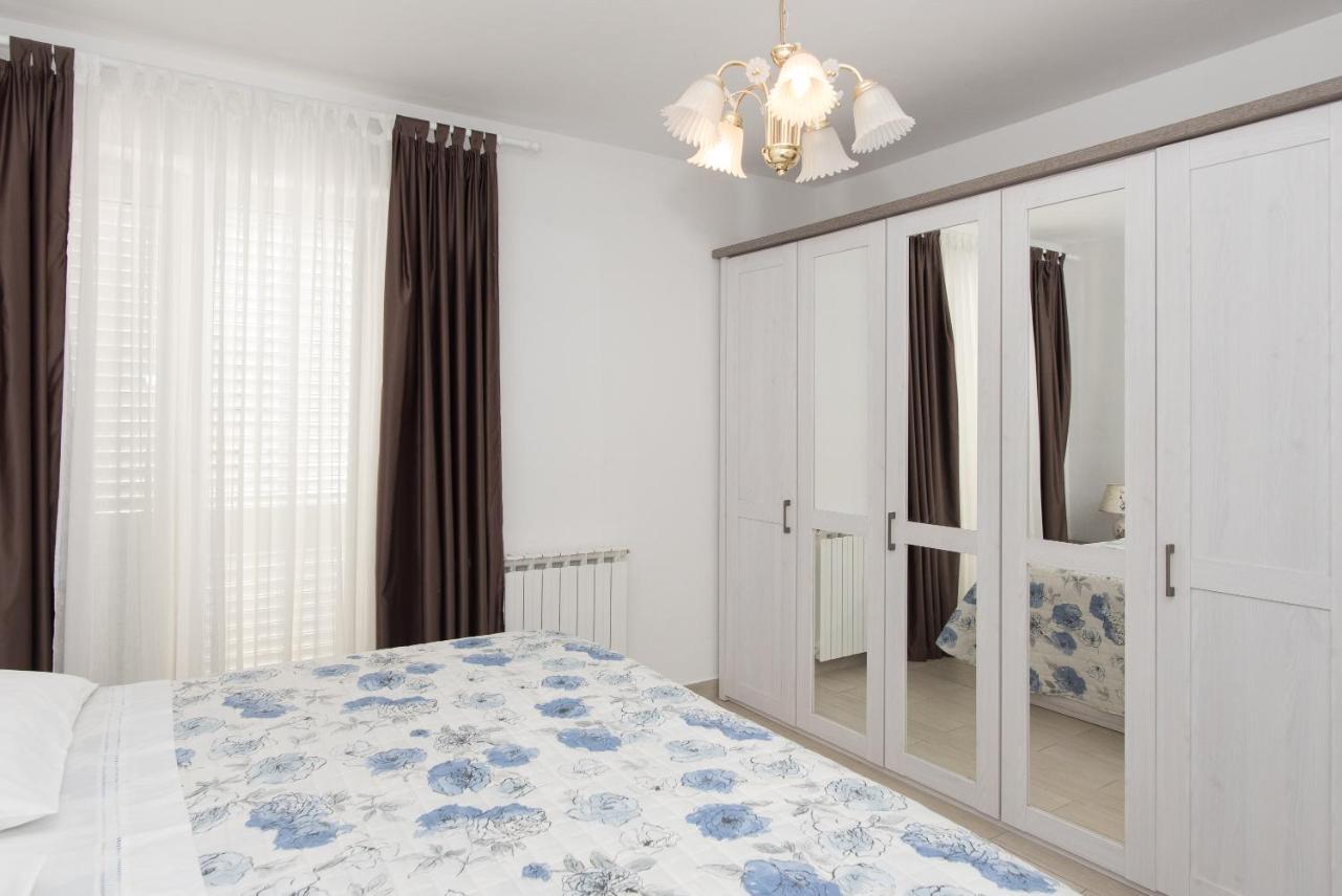Apartments Lovric Vodice Exterior photo