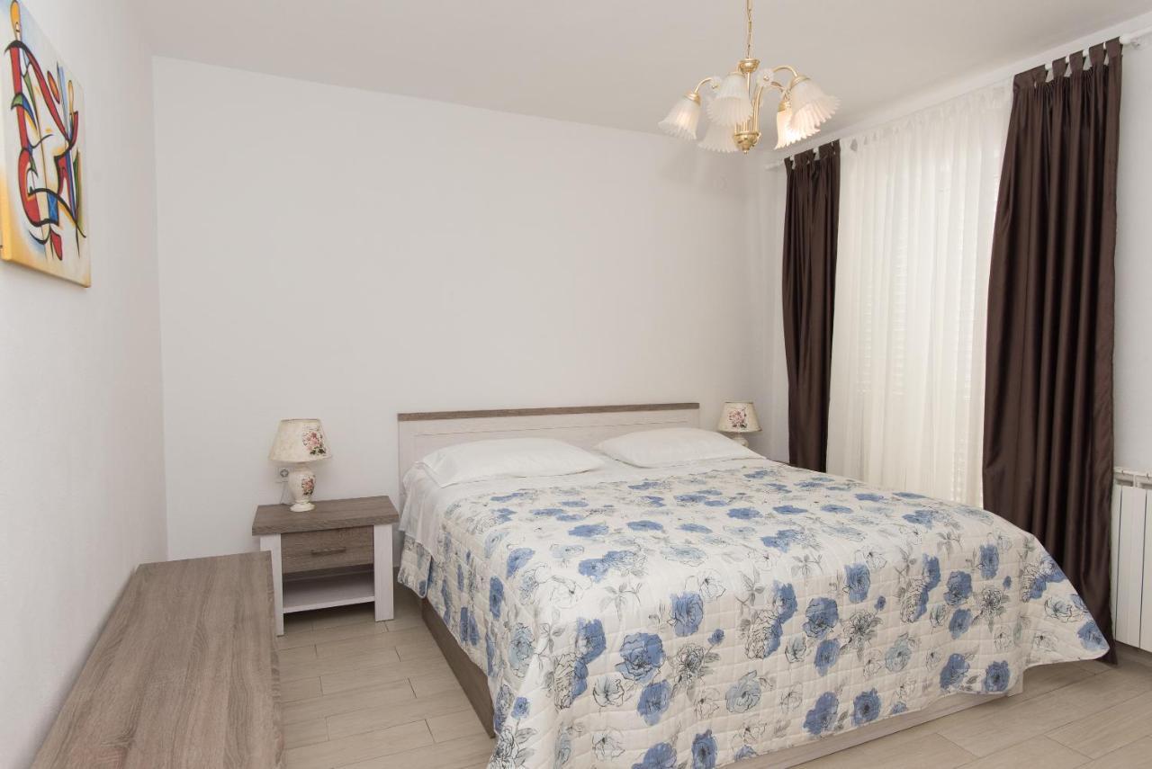 Apartments Lovric Vodice Exterior photo