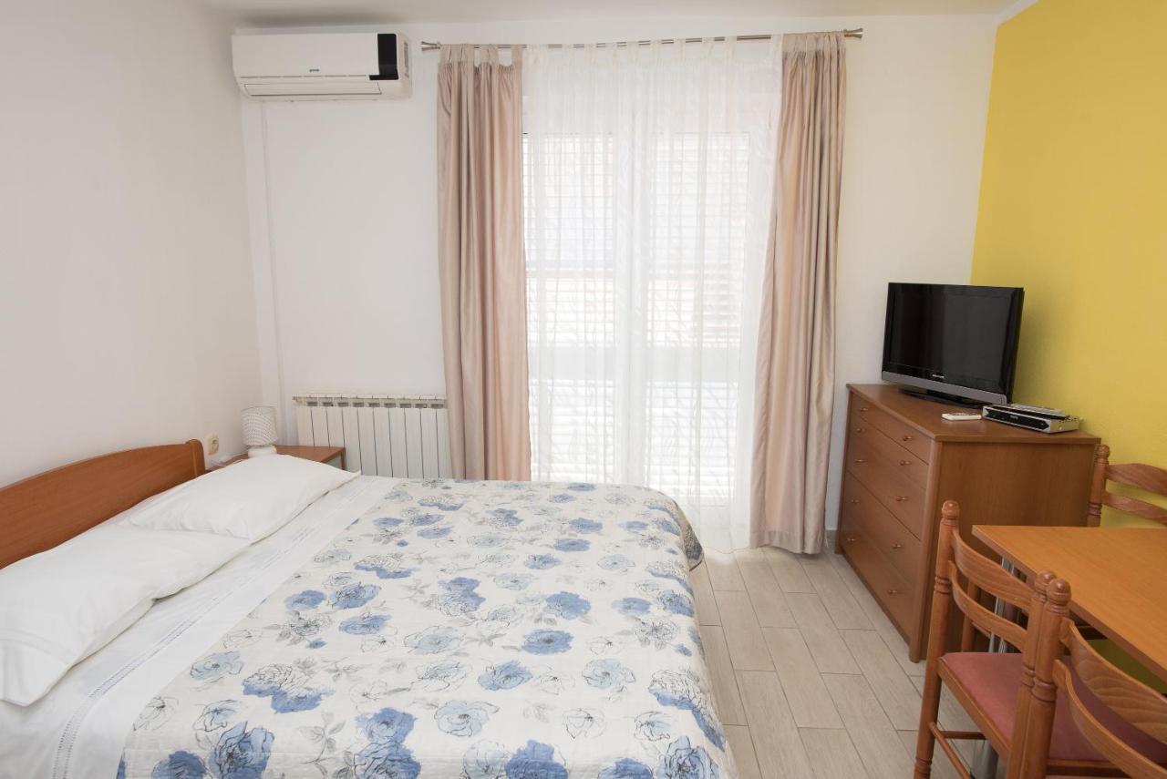 Apartments Lovric Vodice Exterior photo