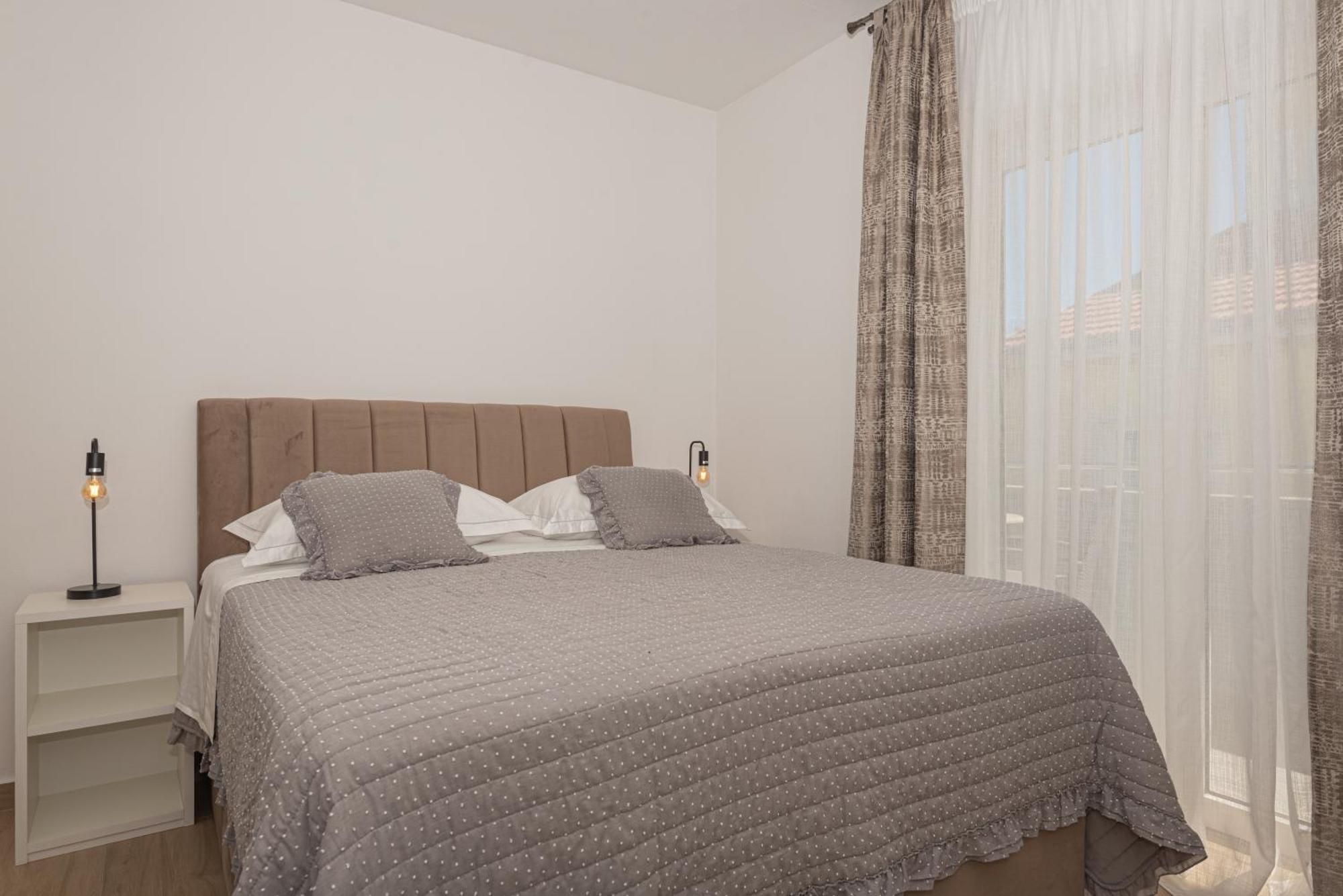 Apartments Lovric Vodice Exterior photo