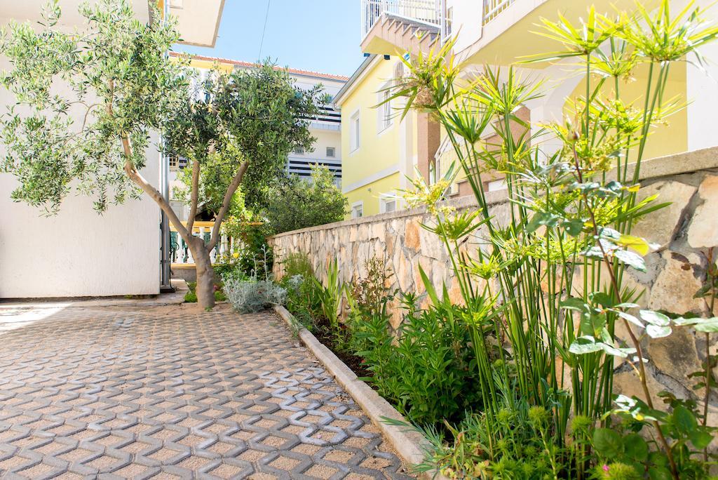Apartments Lovric Vodice Exterior photo